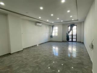 Cho thuê văn phòng rộng giá 7tr5/th có ban công khu cityland p10 gò vấp
