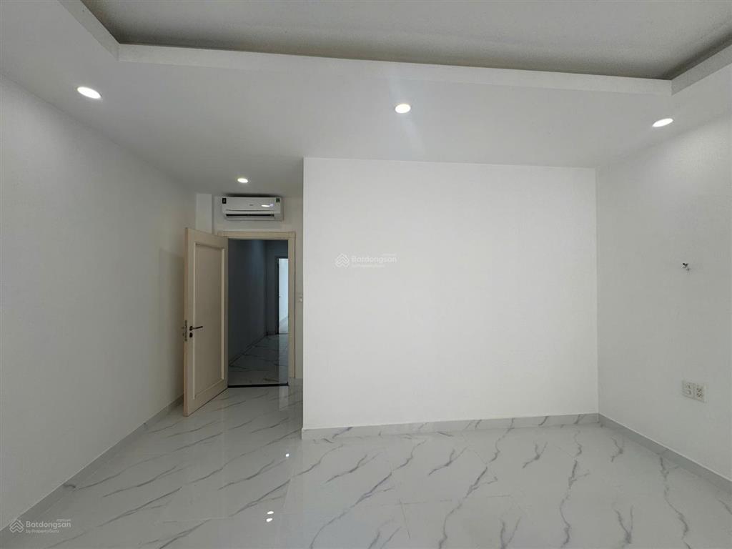 Cho thuê nguyên sàn văn phòng rộng giá 13tr/th có ban công, thang máy khu cityland p10 gò vấp