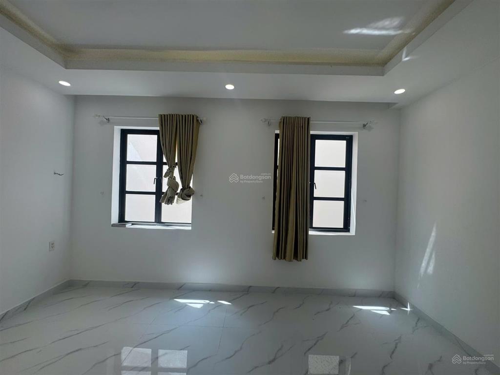 Cho thuê nguyên sàn văn phòng rộng giá 13tr/th có ban công, thang máy khu cityland p10 gò vấp