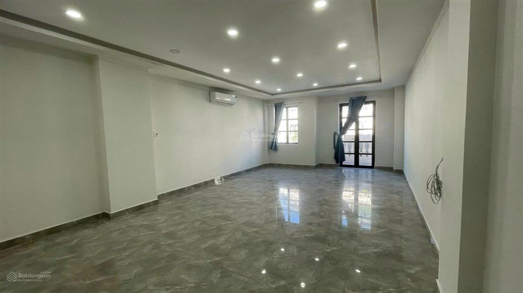 Cho thuê nguyên sàn văn phòng rộng giá 9tr/th có ban công khu cityland p10 gò vấp