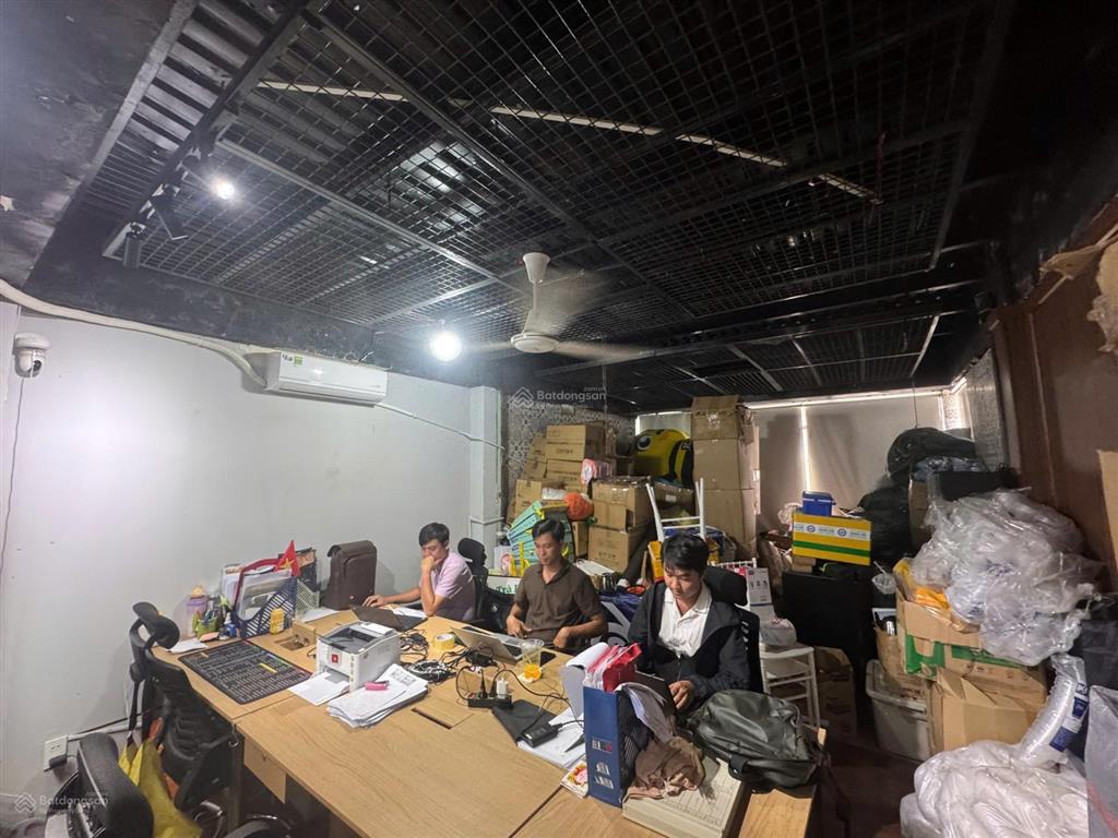 Cho thuê văn phòng 30m2 full bàn ghế giá 6tr5 có thang máy, bảo vệ tại phan văn trị, gò vấp