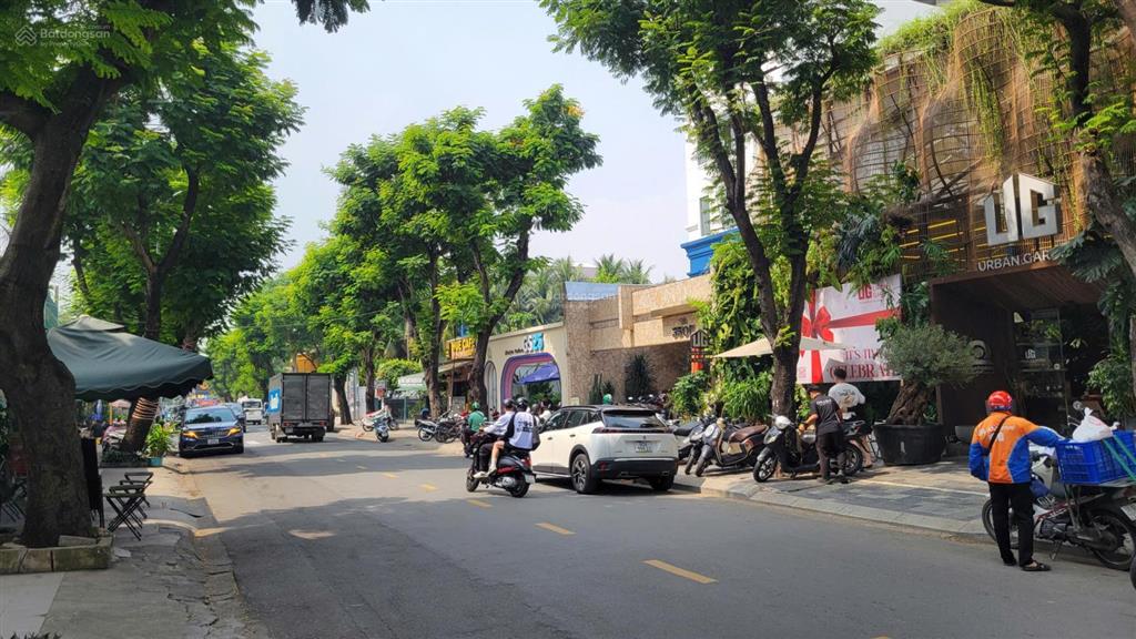 Khuôn đất xây cao  giá hời thảo điền, 36 tỷ đường quốc hương  7x30m xây hầm 7 tầng