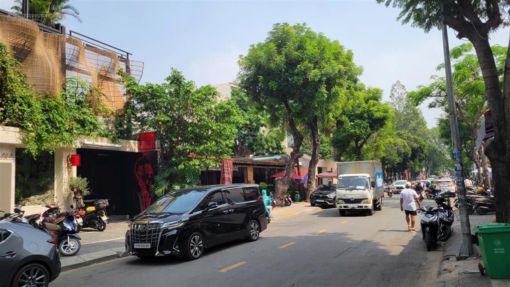 Khuôn đất xây cao  giá hời thảo điền, 36 tỷ đường quốc hương  7x30m xây hầm 7 tầng