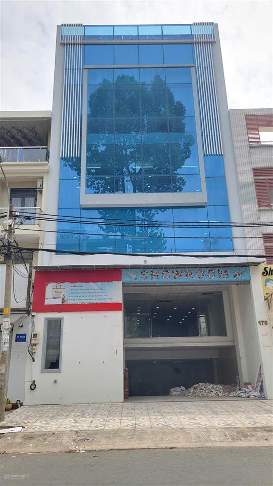 Hàng độc quyền! building khu tên lửa 9x20m hầm 5 tầng ốp kính ngay siêu thị coop mart, chốt 35 tỷ