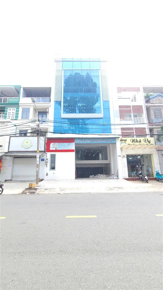 Hàng độc quyền! building khu tên lửa 9x20m hầm 5 tầng ốp kính ngay siêu thị coop mart, chốt 35 tỷ