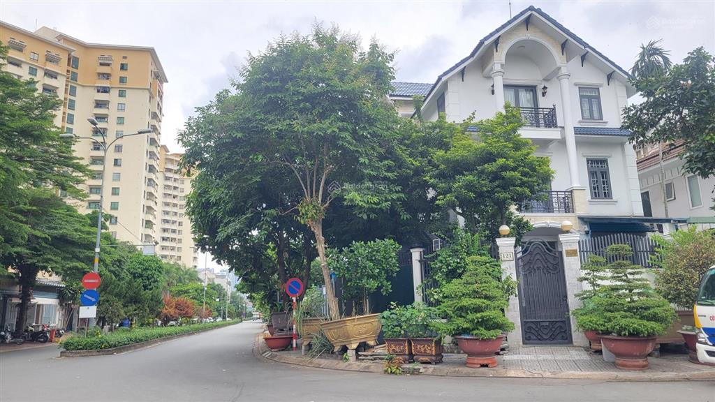 Chủ định cư! biệt thự góc 2mt dương văn an xây tâm huyết hầm 3 tầng, siêu thị mega an phú, 12x20m