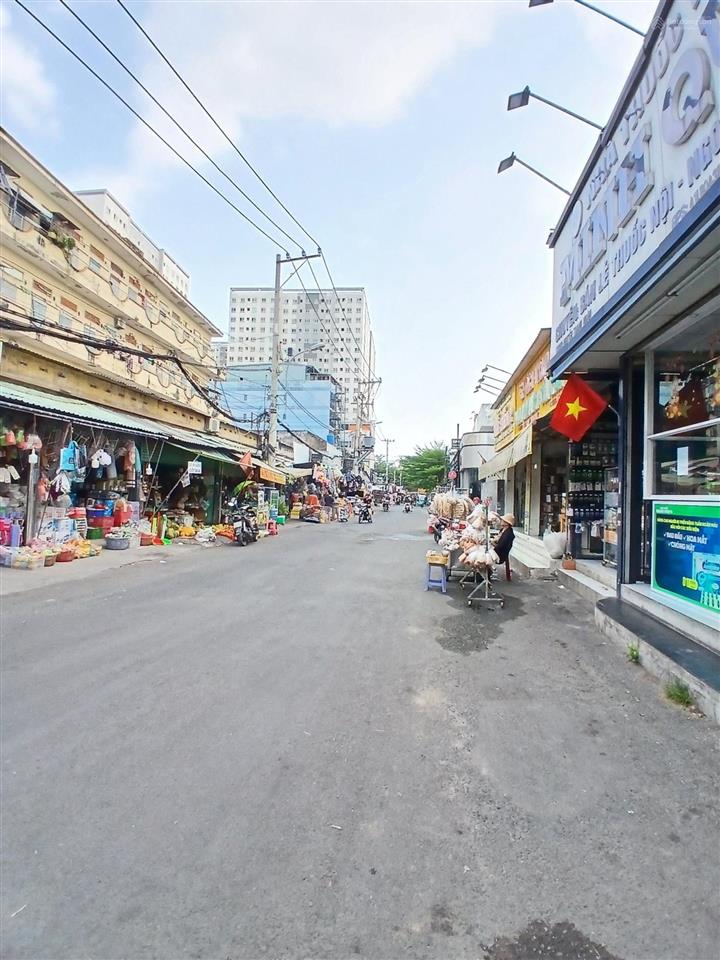 Chỉ 4.380 tỷ 70m2 nhà c4 gần chợ lạc quang p. đông hưng thuận  quận 12.