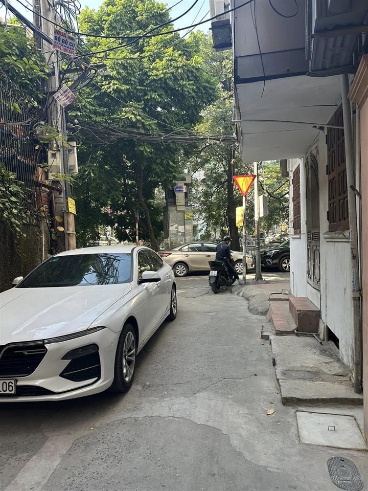 Bán nhà ngõ 543 đ. giải phóng 46m2, 14,9 tỷ, ô tô đỗ cửa  ở, kinh doanh đỉnh ngã tư vọng 600m