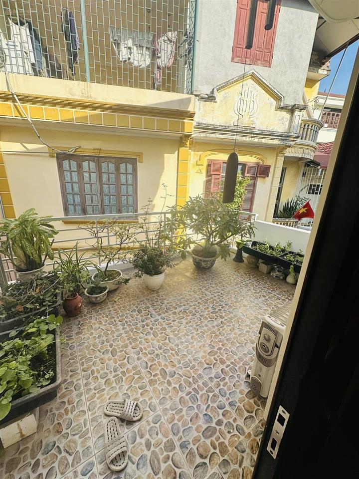 Bán nhà ngõ 543 đ. giải phóng 46m2, 14,9 tỷ, ô tô đỗ cửa  ở, kinh doanh đỉnh ngã tư vọng 600m