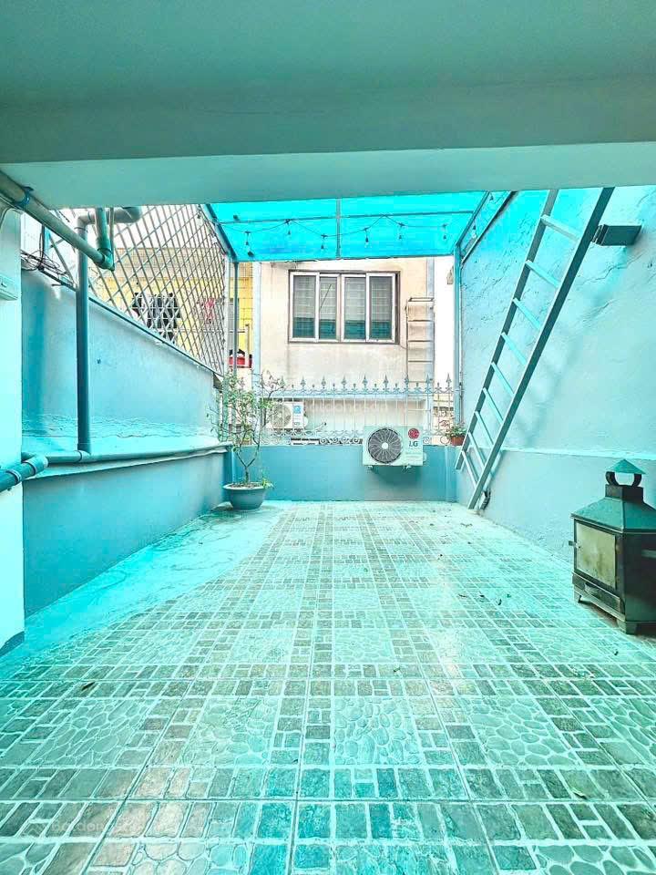 Cho thuê nhà riêng tại ngách 6/153 miêu nha, giá 8tr, 2pn  3wc, 1 khách, 1 bếp, nội thất đầy đủ