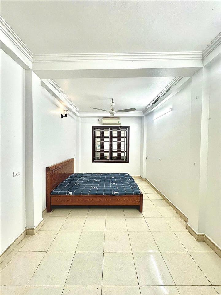 Cho thuê nhà riêng tại ngách 6/153 miêu nha, giá 8tr, 2pn  3wc, 1 khách, 1 bếp, nội thất đầy đủ