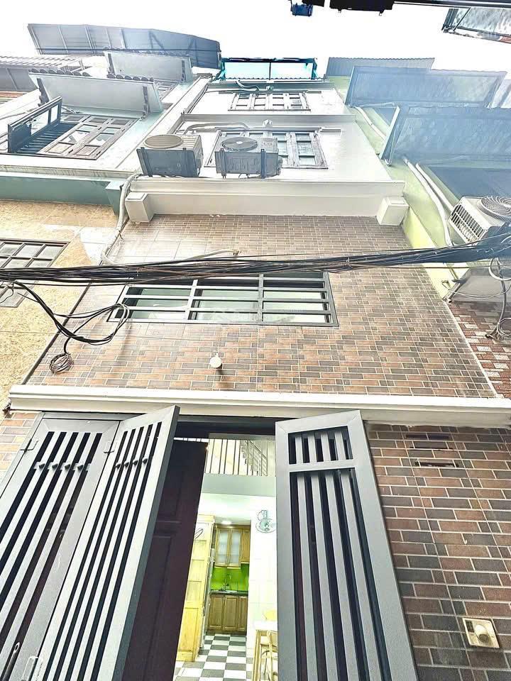 Cho thuê nhà riêng tại ngách 6/153 miêu nha, giá 8tr, 2pn  3wc, 1 khách, 1 bếp, nội thất đầy đủ