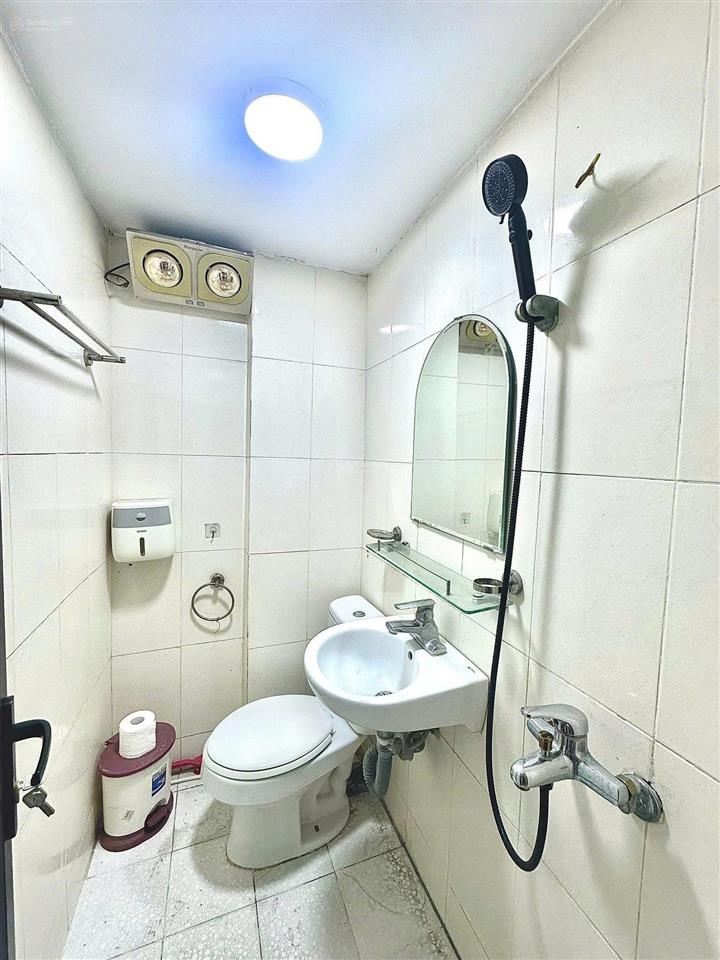 Cho thuê nhà riêng tại ngách 6/153 miêu nha, giá 8tr, 2pn  3wc, 1 khách, 1 bếp, nội thất đầy đủ