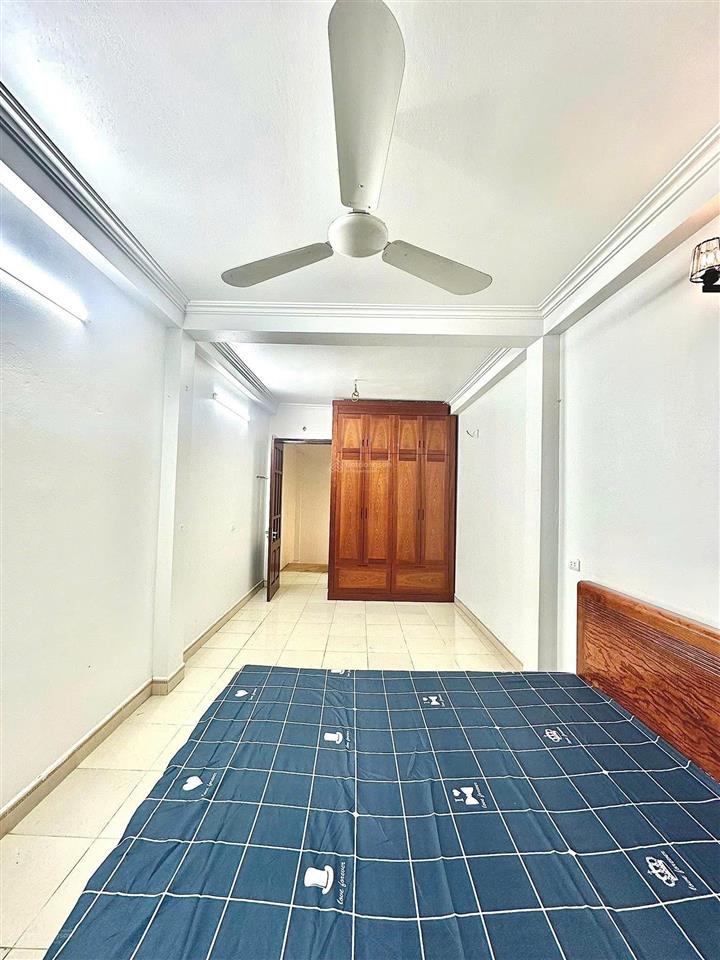 Cho thuê nhà riêng tại ngách 6/153 miêu nha, giá 8tr, 2pn  3wc, 1 khách, 1 bếp, nội thất đầy đủ