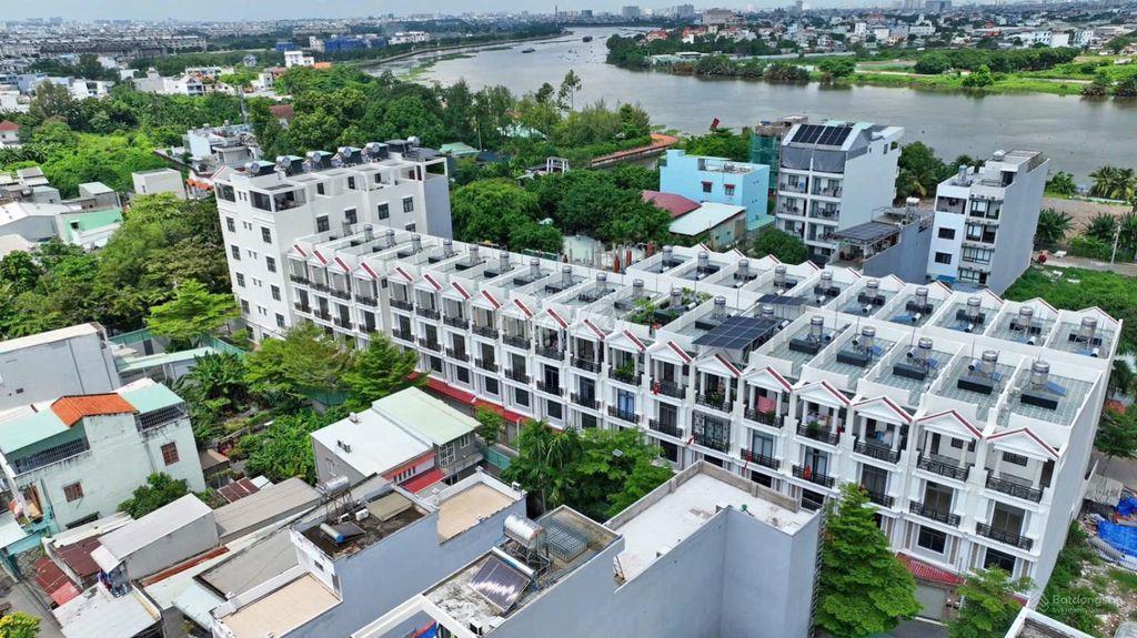 Nhà xây sẵn 1T 3 L, giá 7-8 tỷ, cầu Bình Triệu 2km, NH cho vay 70%