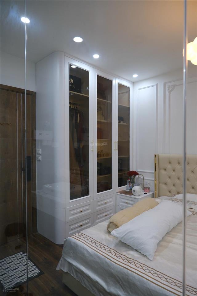 Chính chủ cho thuê nhà nguyên căn,5t, thang máy, nội thất cao cấp, 3 phòng ngủ, 1khach, 1 bếp