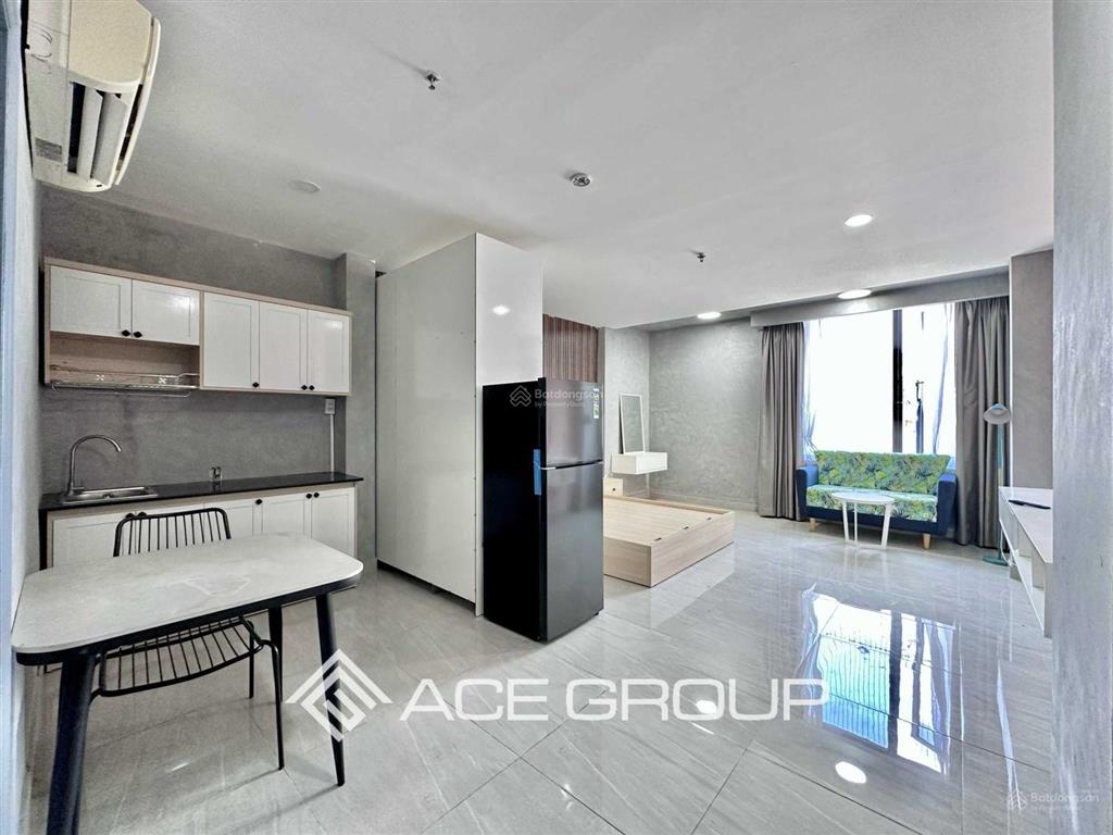 Cho thuê căn hộ có cửa sổ lớn, rộng 35m2, đường nguyễn tri phương q.10