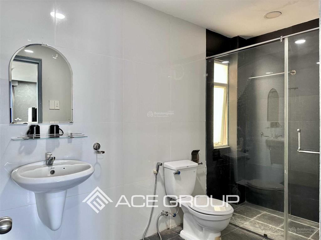 Cho thuê căn hộ có cửa sổ lớn, rộng 35m2, đường nguyễn tri phương q.10