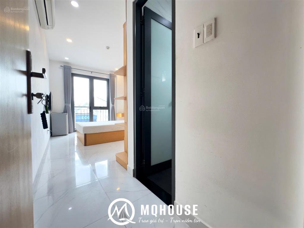 Cho thuê căn hộ có ban công  rộng 28m2  đường cách mạng tháng 8 .quận 3