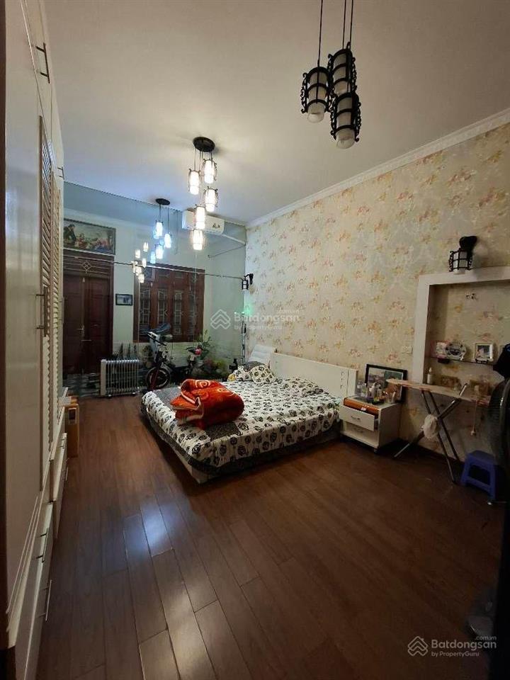 Chủ cần tiền bán gấp nhà tại phố lò đúc, 13,68 tỷ, 49m2, 3pn + 3wc, ngõ 3 gác, 30m ra phố, dân xây