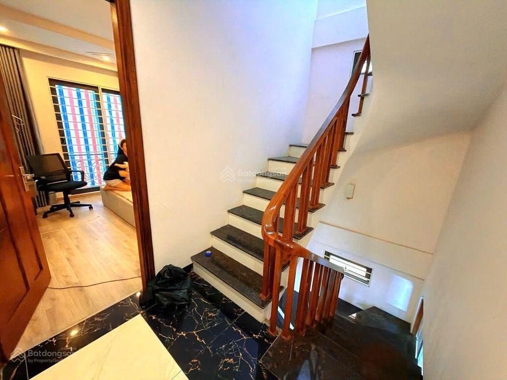 Hiếm nhà phố lê quý đôn  hai bà trưng
dt 42m
mt 4,1m
nhà 6tầng  lô góc  ngõ thông  kinh doanh