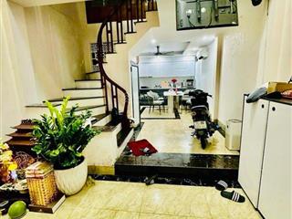 Hiếm nhà phố lê quý đôn  hai bà trưng
dt 42m
mt 4,1m
nhà 6tầng  lô góc  ngõ thông  kinh doanh