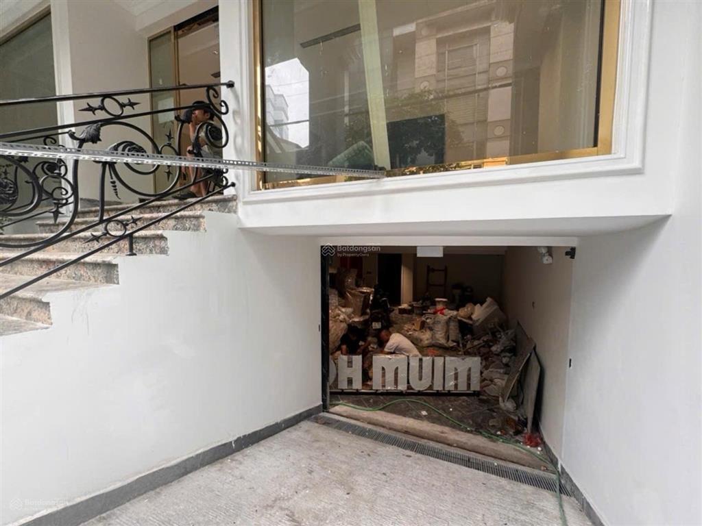 Khách sạn cao cấp vừa xây xong  25 phòng  bàn giao full nội thất  mp giảng võ trung tâm ba đình