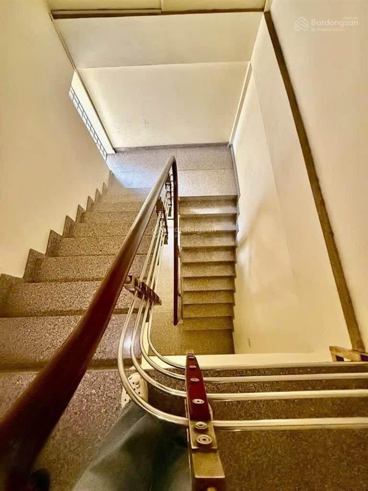 Nhỉnh 16 tỷ  95m  thực tế 110m x 6 tầng không quy hoạch  phố trần khát chân, ngay ngã 4 phố huế