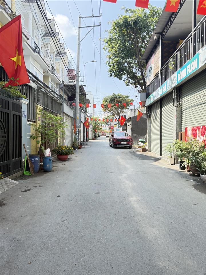 Lô đất vị trí đẹp, gần ngay ngã 3 lò lu  lã xuân oai mở rộng 30m.