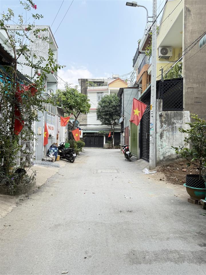 Lô đất vị trí đẹp, gần ngay ngã 3 lò lu  lã xuân oai mở rộng 30m.