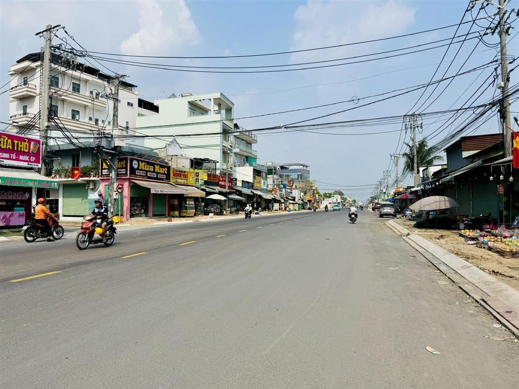 Lô đất vị trí đẹp, gần ngay ngã 3 lò lu  lã xuân oai mở rộng 30m.