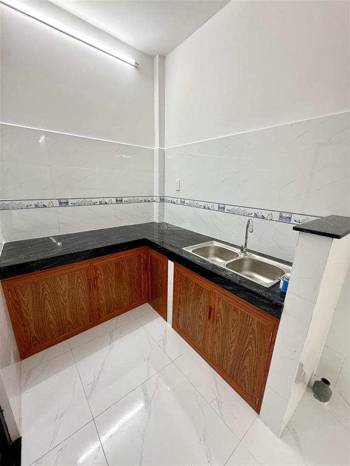 Nhà trệt + lửng. mới xây. 3pn + 3wc. đường 4 lò lu  sát simcity