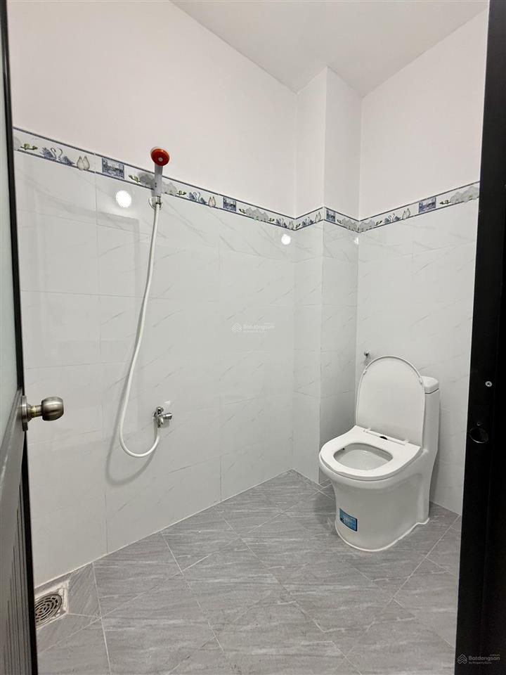 Nhà trệt + lửng. mới xây. 3pn + 3wc. đường 4 lò lu  sát simcity