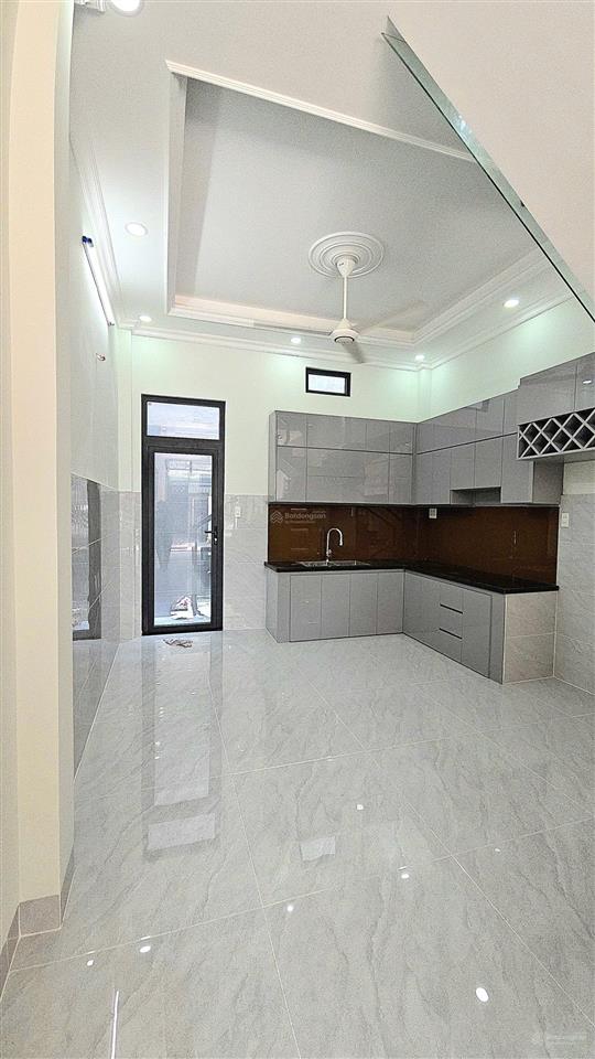Nhà 1 trệt 2 lầu sân thượng trước + sau  1 sẹc 730 lã xuân oai thông ra nguyễn duy trinh