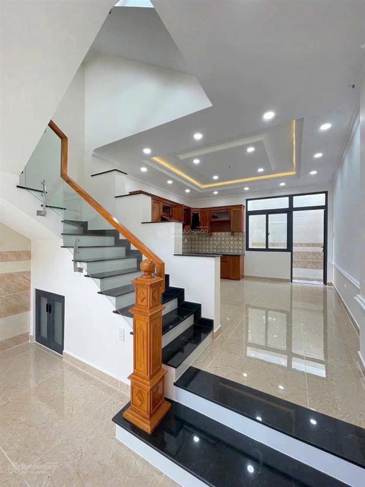 Nhà 4 lầu ngay mặt tiền đường 60m, chỉ 9 tỷ, ngay sát kđt vạn phúc city, khu dân cư an ninh