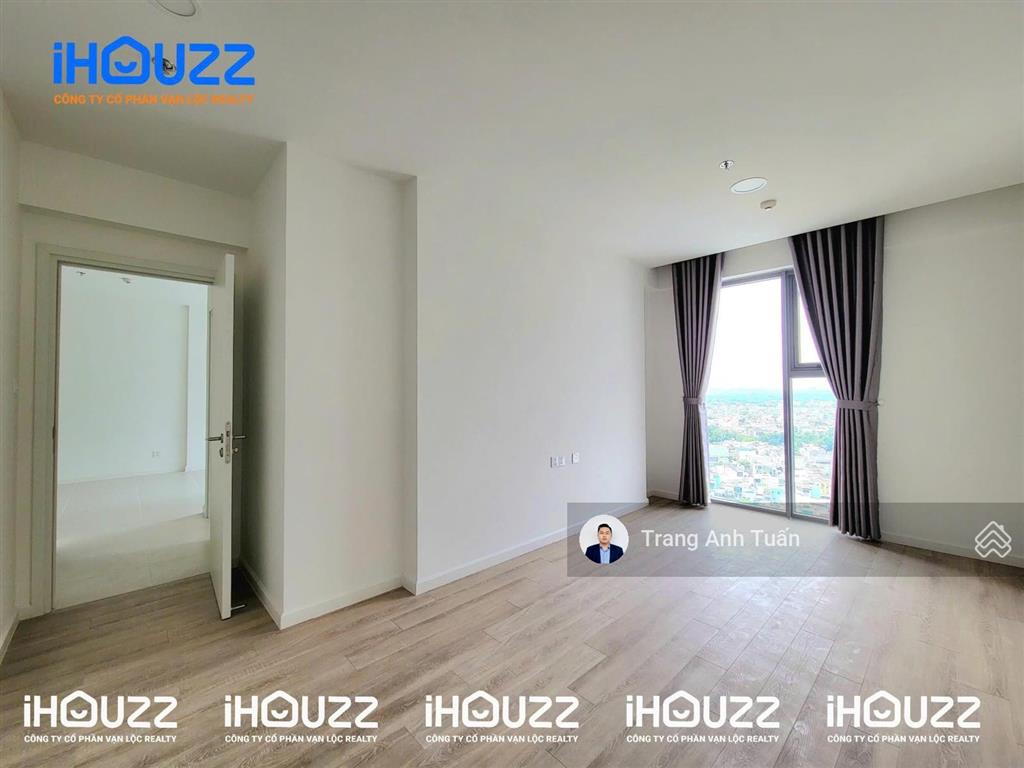 1 căn 2 pn 84m2  giá 12,5 tr/th  có nội thất  view vạn phúc + lk81 hồ bơi ở ngay