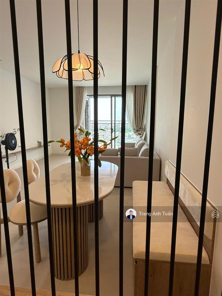Siêu phẩm 1 căn 2pn 84m² góc  giá tốt 17 triệu/tháng  full nội thất  view hồ bơi lk81 vạn phúc