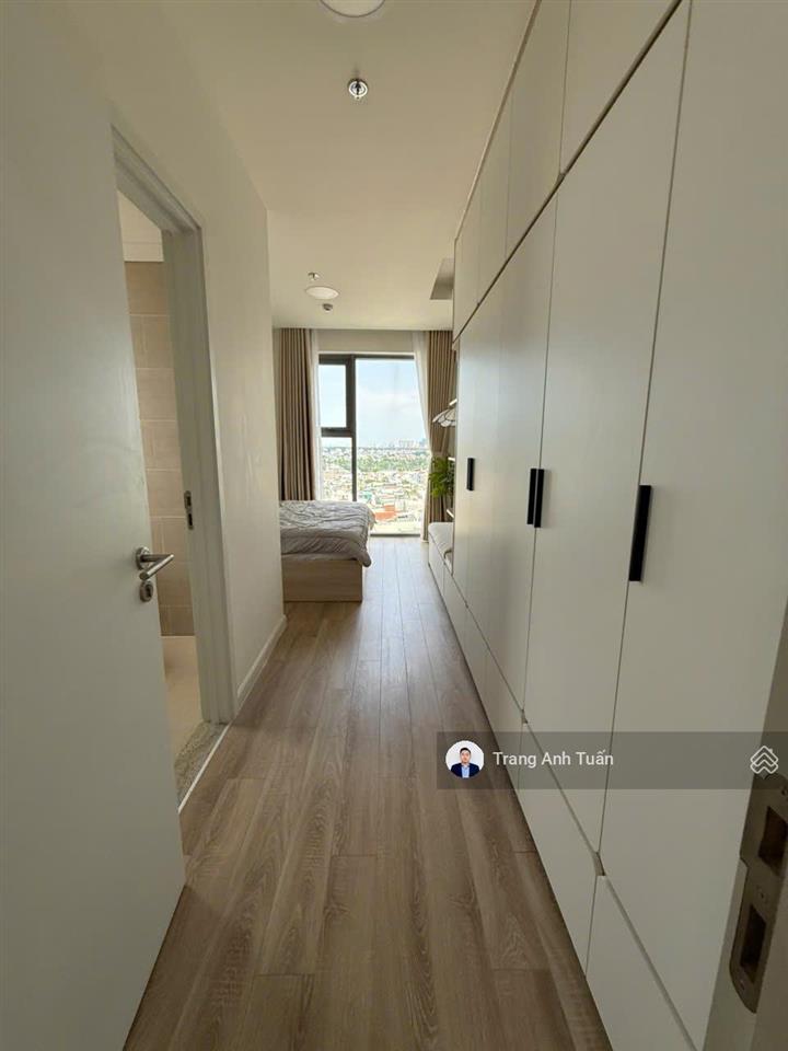 Siêu phẩm 1 căn 2pn 84m² góc  giá tốt 17 triệu/tháng  full nội thất  view hồ bơi lk81 vạn phúc