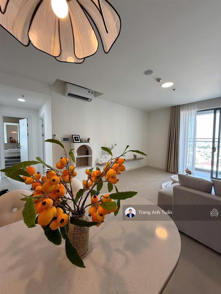 Siêu phẩm 1 căn 2pn 84m² góc  giá tốt 17 triệu/tháng  full nội thất  view hồ bơi lk81 vạn phúc