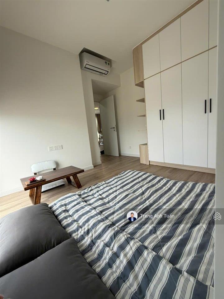 Siêu phẩm 1 căn 2pn 84m² góc  giá tốt 17 triệu/tháng  full nội thất  view hồ bơi lk81 vạn phúc