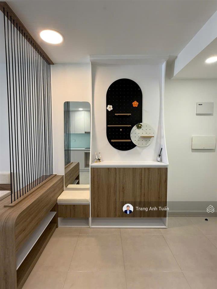 Siêu phẩm 1 căn 2pn 84m² góc  giá tốt 17 triệu/tháng  full nội thất  view hồ bơi lk81 vạn phúc