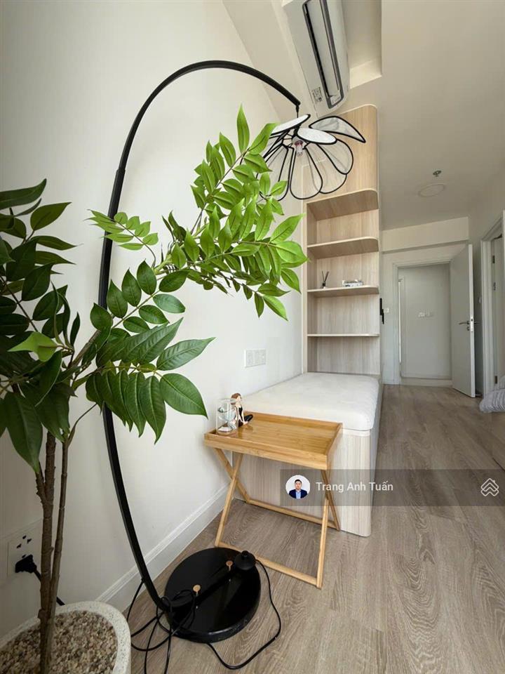 Siêu phẩm 1 căn 2pn 84m² góc  giá tốt 17 triệu/tháng  full nội thất  view hồ bơi lk81 vạn phúc