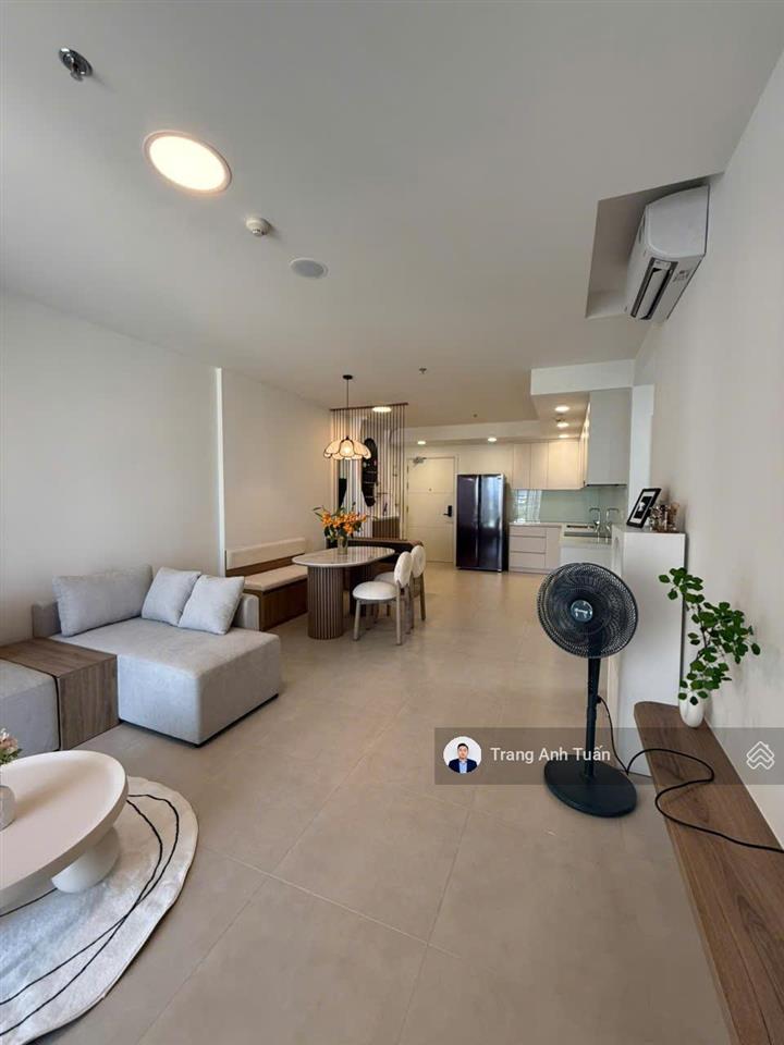 Siêu phẩm 1 căn 2pn 84m² góc  giá tốt 17 triệu/tháng  full nội thất  view hồ bơi lk81 vạn phúc