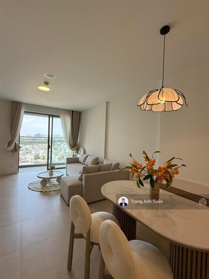 Siêu phẩm 1 căn 2pn 84m² góc  giá tốt 17 triệu/tháng  full nội thất  view hồ bơi lk81 vạn phúc