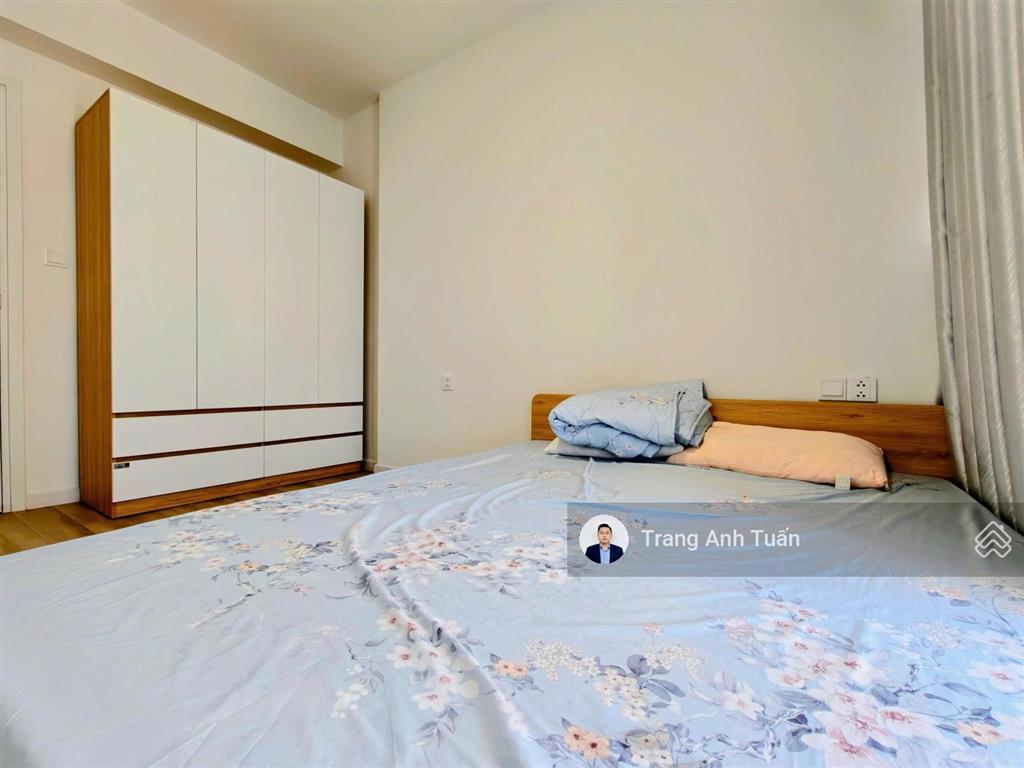 1 căn 3 pn 100m²  giá tốt 16 triệu/tháng  có nội thất  view vạn phúc + lk81 ở liền