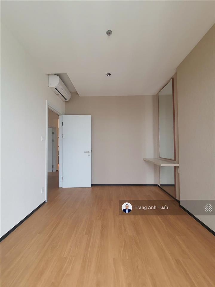 Căn hộ vip 3pn 106m²  giá 20 triệu/tháng  full nội thất  view vạn phúc + lk81