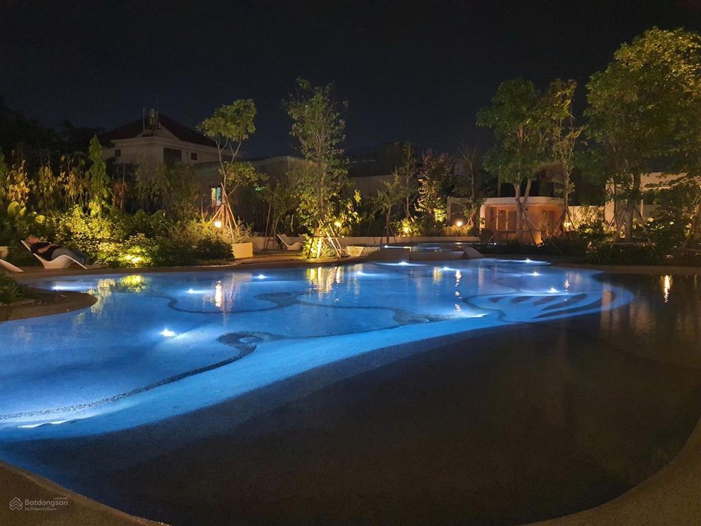 Căn hộ vip 3pn 106m²  giá 20 triệu/tháng  full nội thất  view vạn phúc + lk81