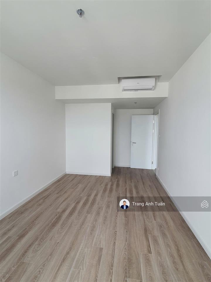 Sẵn có căn 2pn 83m2  giá 12,5 triệu/tháng  có nội thất  view vạn phúc + lk81 ở liền