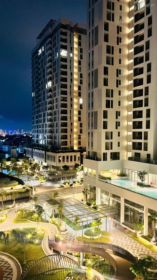 Sẵn có căn 2pn 83m2  giá 12,5 triệu/tháng  có nội thất  view vạn phúc + lk81 ở liền