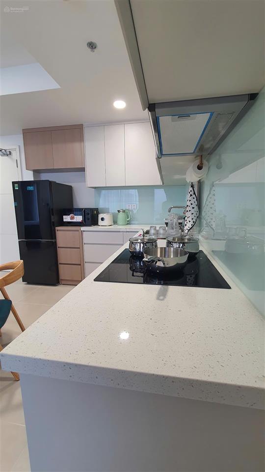 Chỉ còn 1 căn hộ 1 phòng ngủ 50m2, 13 triệu/th ở ngay liền, đầy đủ nội thất, view hồ bơi, công viên